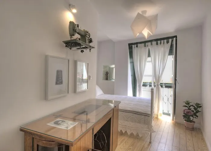 Local In Alfama! Alice Home, Near River 아파트 리스본