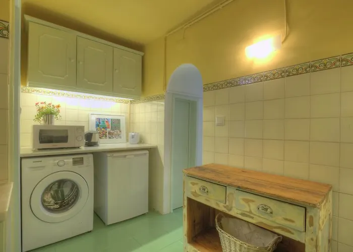 Local In Alfama! Alice Home, Near River 아파트 리스본