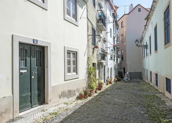 Local In Alfama! Alice Home, Near River 아파트 리스본